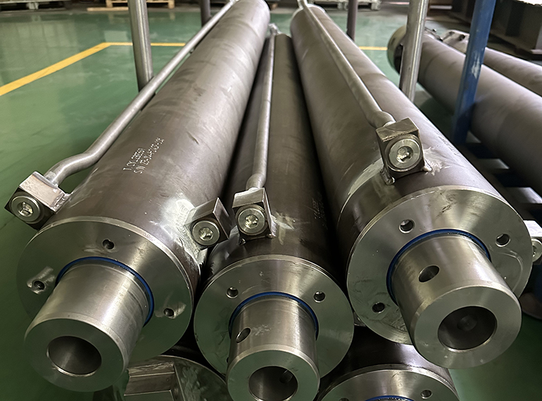 Heavy duty hydraulic cylinders