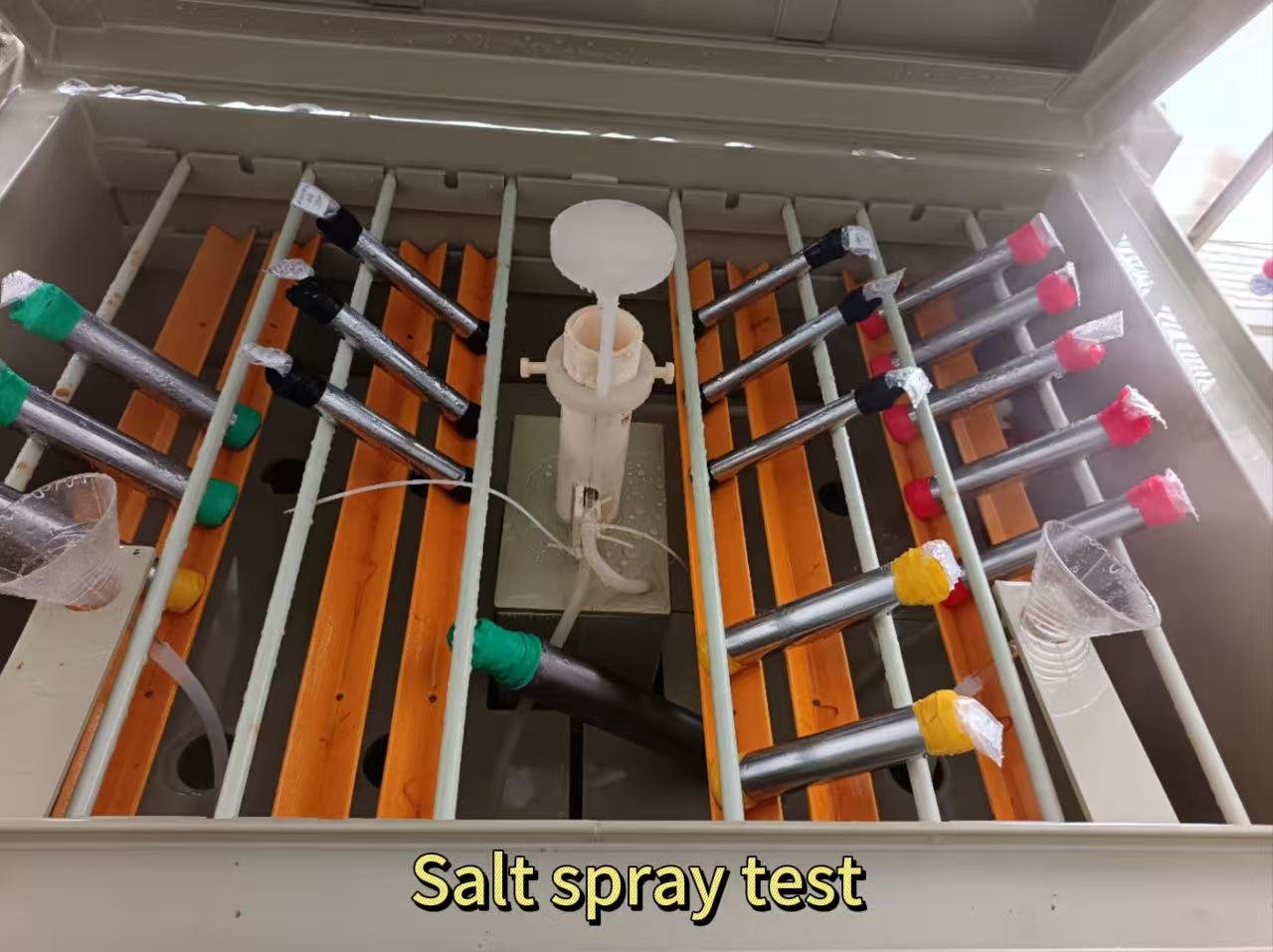 Datong Smart Hydraulic Cylinders undergoing ASTM B117 Salt Spray Test for 3000 hours without corrosion for enhanced durability
